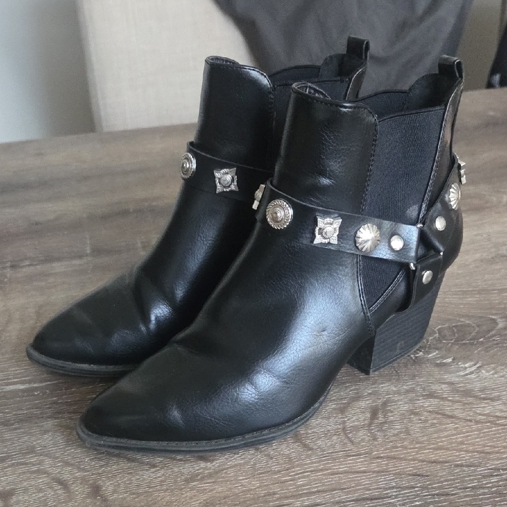 Forever 21 Black Western Style Ankle Boots Booties with Silver Accents 5.5